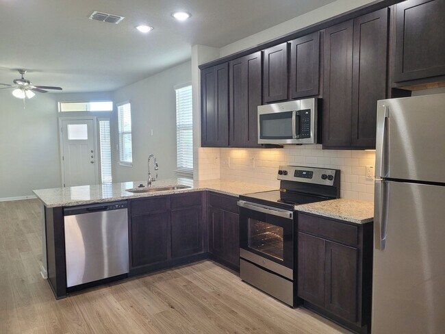 Foto del edificio - 318-320 Caleb Court