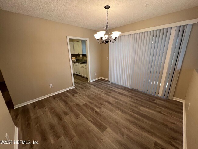 Foto del edificio - 6638 Wellington Pl Ln