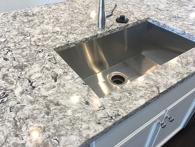 Foto del edificio - 8148 Honey Bee Way