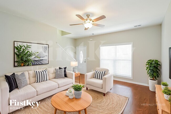 Foto del edificio - 844 Cherry Blossom Ln