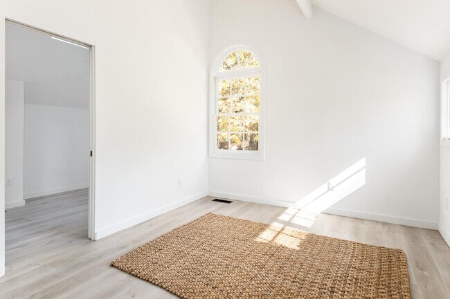 Foto del edificio - 233 Long Ridge Rd