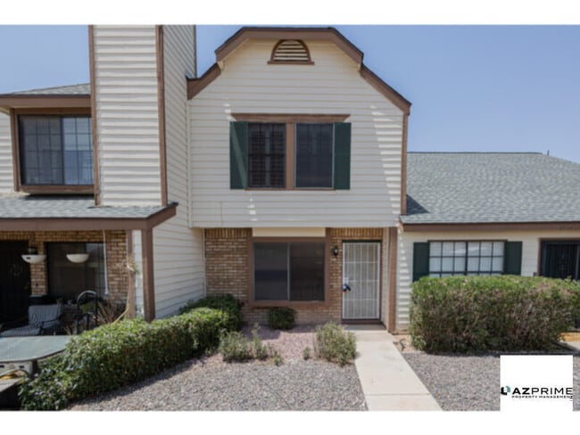 Building Photo - A Rare Find in Glendale, This 2/2.5 Townho...
