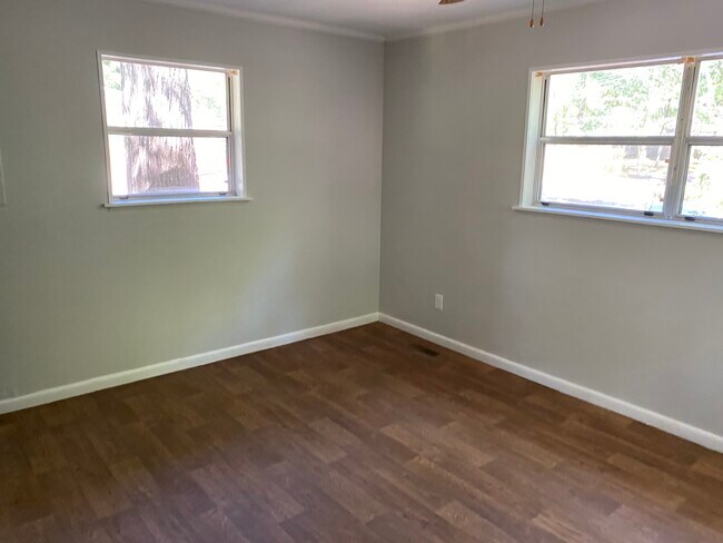 Building Photo - 295 Babbs Dr