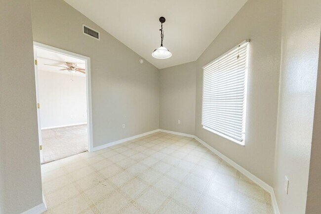 Building Photo - 440 Savanna Pointe St