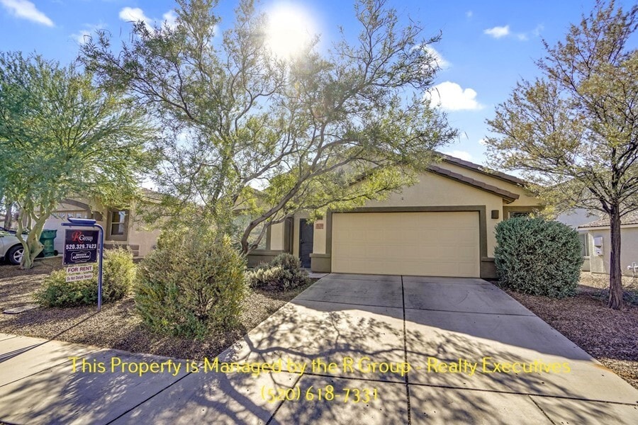Cottonwood at Gladden Farms House Rental in Marana, AZ