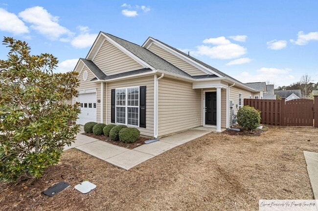 Building Photo - TWO BEDROOM GARDEN HOME IN GATED COMMUNITY