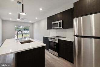 Building Photo - 3449 Scotts Ln