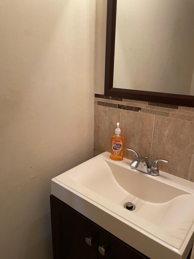 Foto del edificio - 8249 Fairway Rd