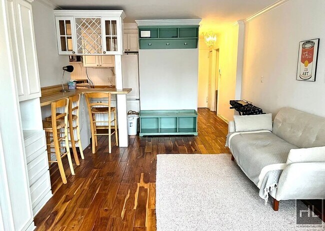 Building Photo - Amazing studio EAST 76 STREET