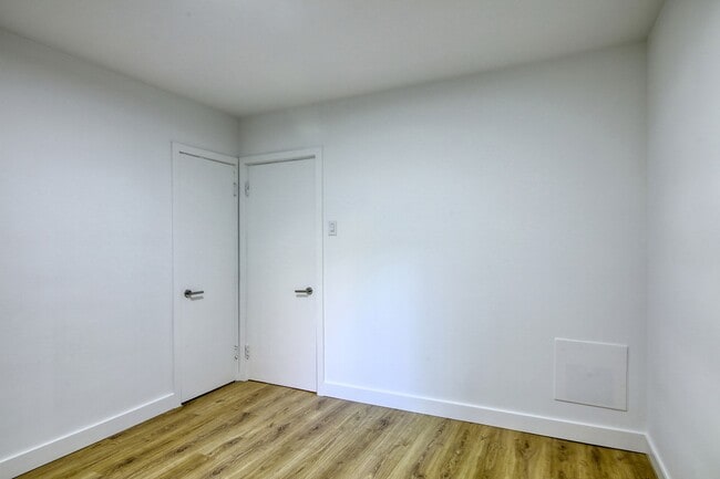 Building Photo - 3250 Av. Van Horne