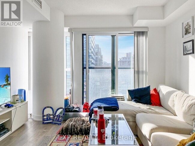 Building Photo - 87 Peter St