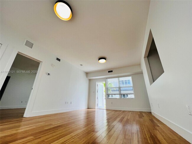 Foto del edificio - 960 Bay Dr