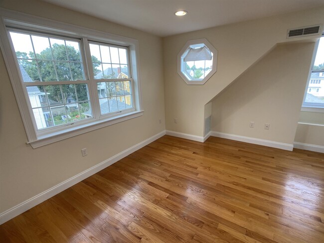 Building Photo - 9 Winthrop Ct