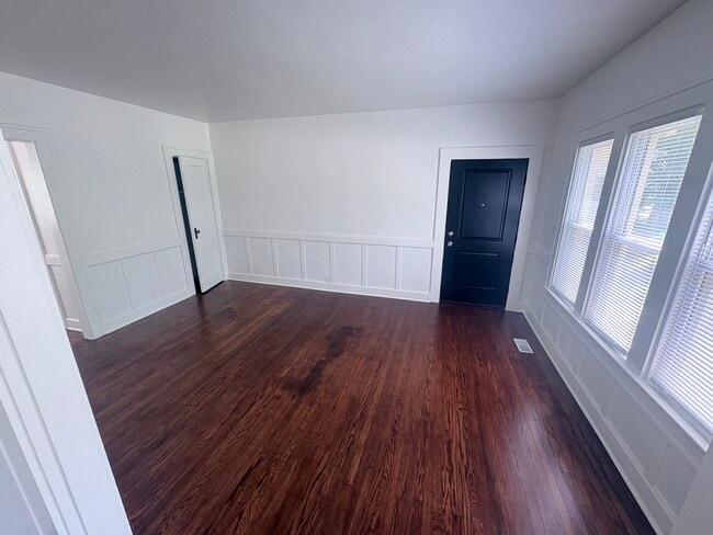 Living Room - 4901 N Washington Blvd