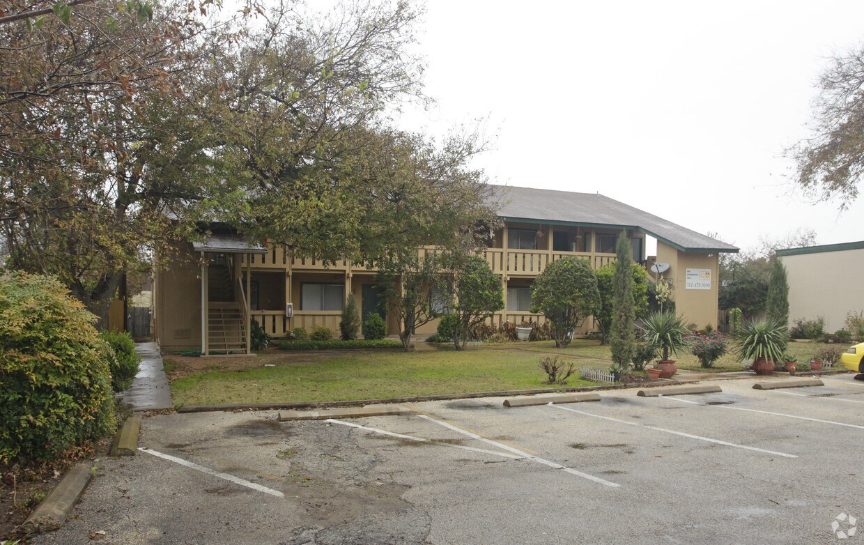 Primary Photo - 10810 Newmont Rd