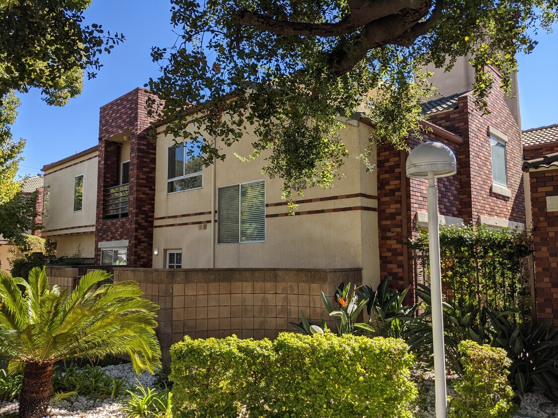 422 California St, Arcadia, CA 91006 Townhouse for Rent in Arcadia