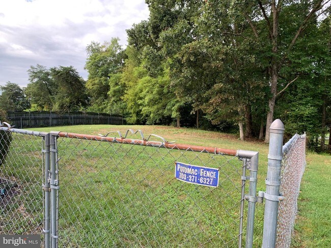 Building Photo - 10314 Meadowview Dr