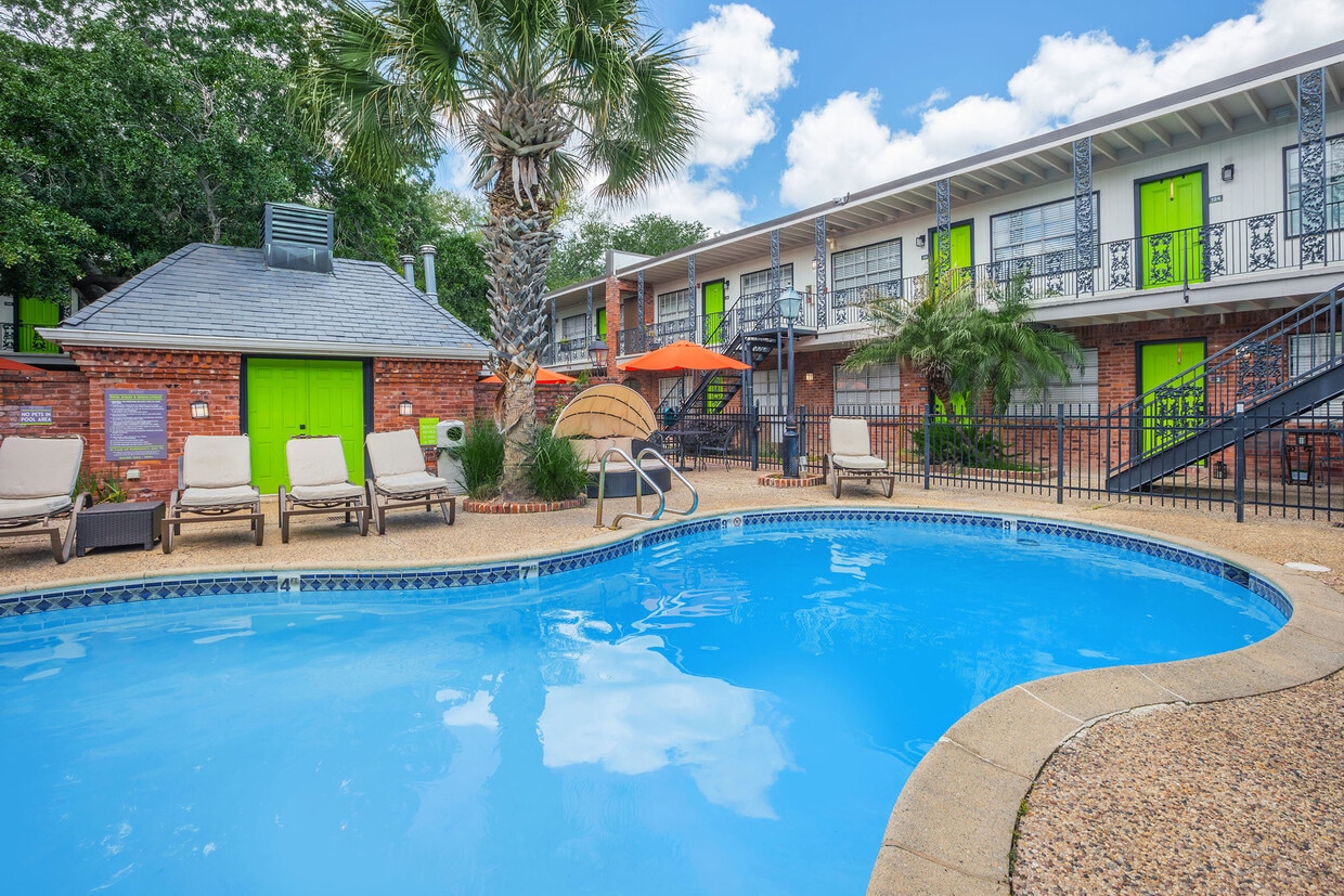 Chateau Lake Terrace Apartments in New Orleans, LA