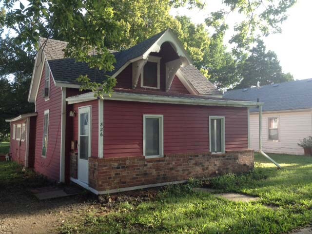 Primary Photo - 826 Ellinwood St