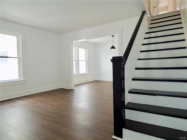 Foto del edificio - 722 Hawthorne Rd