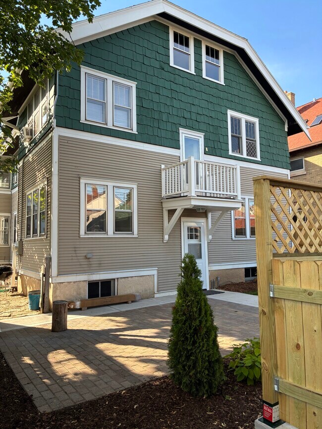 Foto del edificio - 4012 N Stowell Ave
