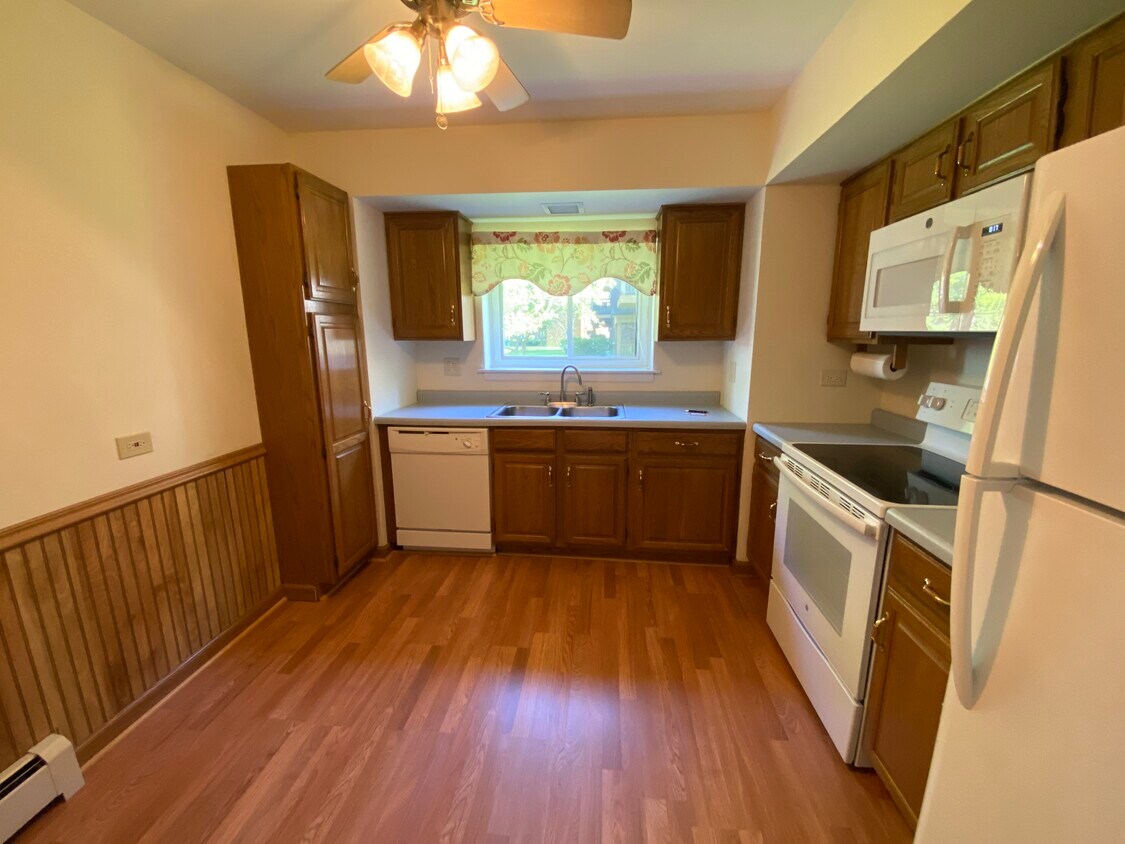 Kitchen - 835 S Dwyer Ave