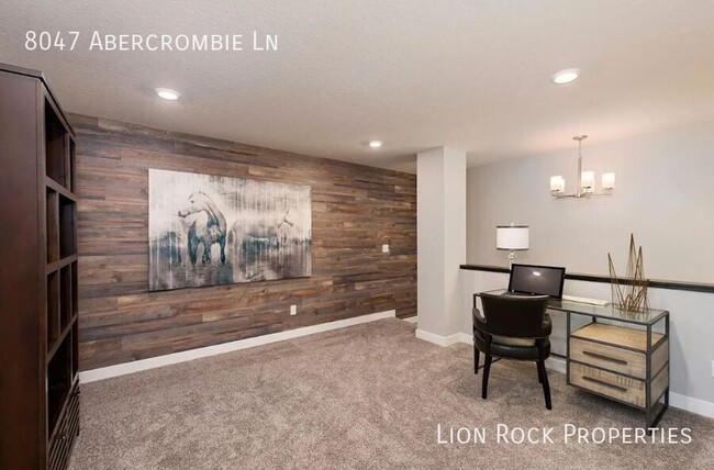 Foto del edificio - 8047 Abercrombie Ln