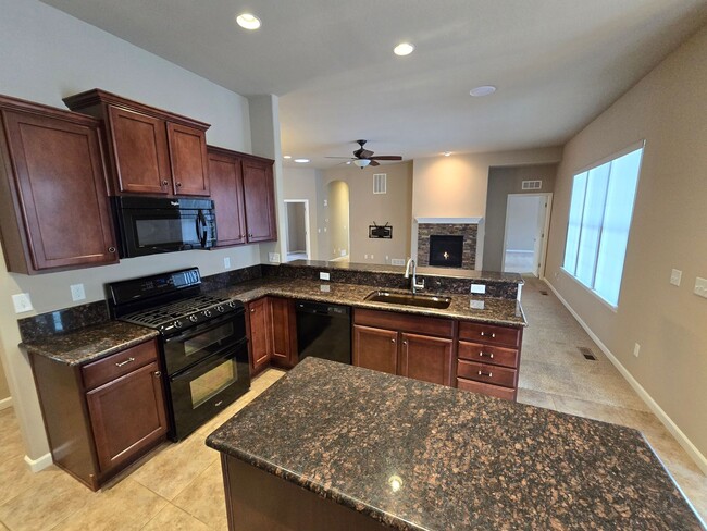 Foto del edificio - Highly Desirable Anthem Ranch 55+ community.