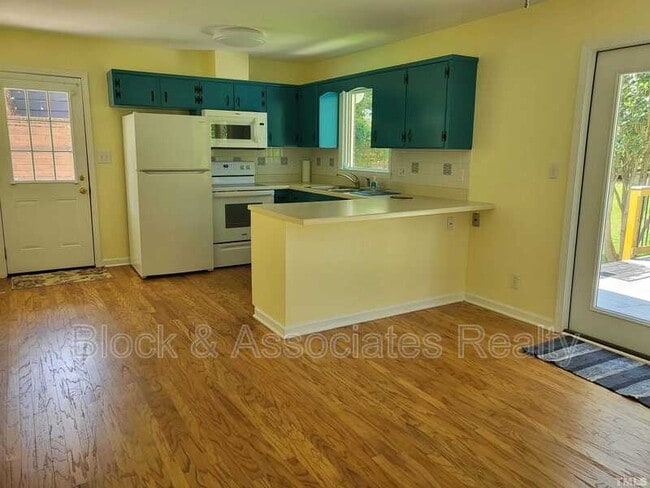 Building Photo - 2104 Balboa Rd