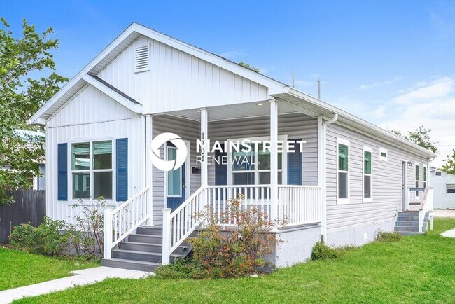 Building Photo - 3 Bedroom Pet-Friendly Home in St. Petersb...