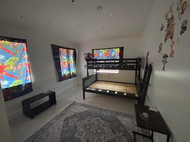 Foto del edificio - 1734 NE 6th St