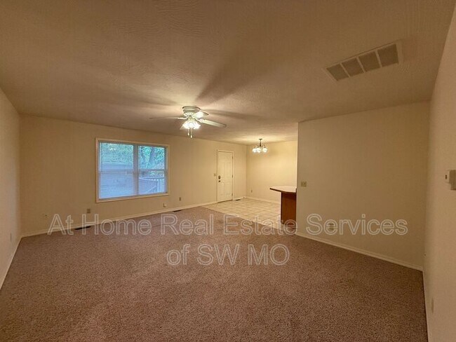 Foto del edificio - 1082 S Elder Ave