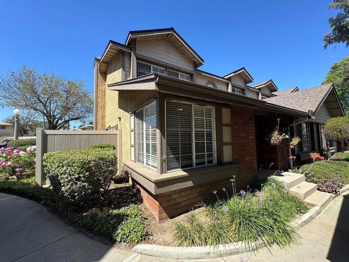 Foto principal - Serene River View Community in East Ventura!