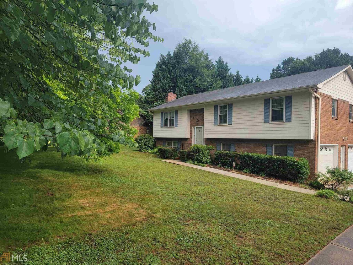 Primary Photo - 1729 Brandy Woods Trail SE