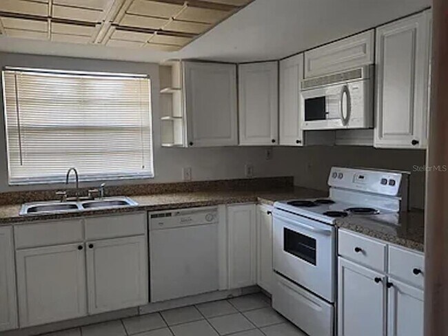 Foto del edificio - 420 Green Arbor Dr
