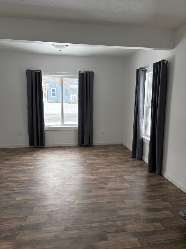 Building Photo - 618 Dennis St