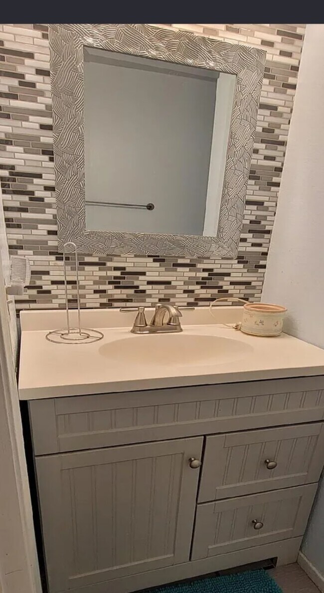 Foto del edificio - 335 E Plymouth St