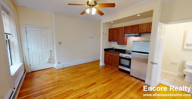 Building Photo - 24 Joy St