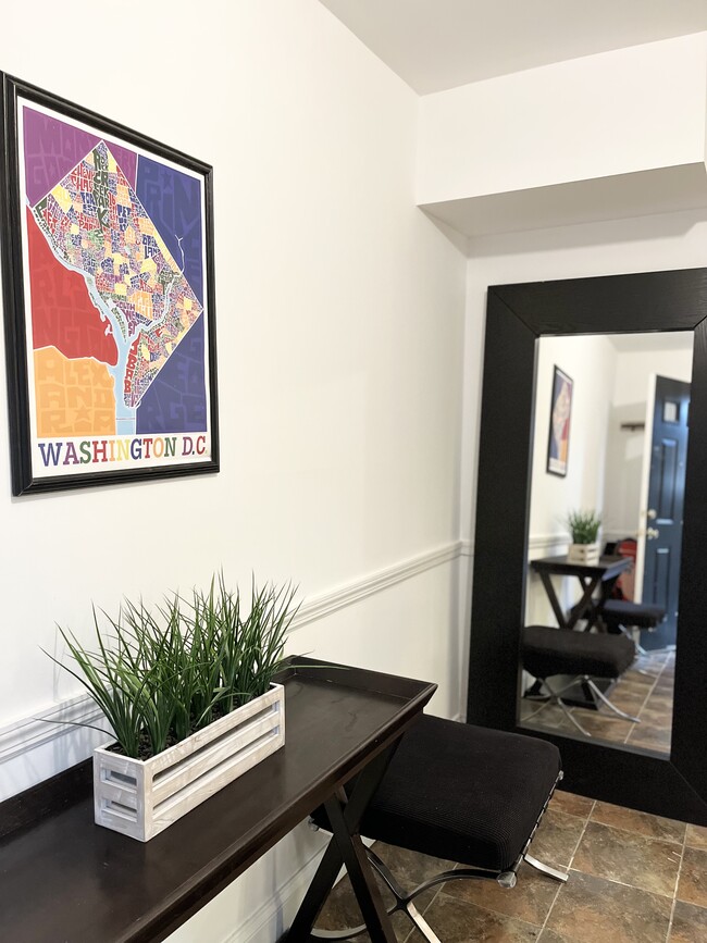 Building Photo - 614 G St SW