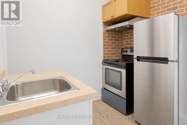 Building Photo - 36 Oakridge Ave