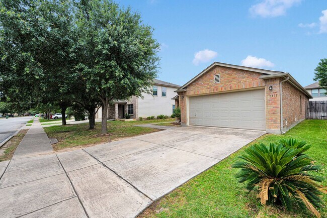 Foto del edificio - Charming 3-Bedroom, 2-Bath Home in NW San ...