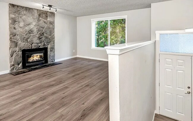 Foto del edificio - 5 bedroom delightful craftsman home in Covington