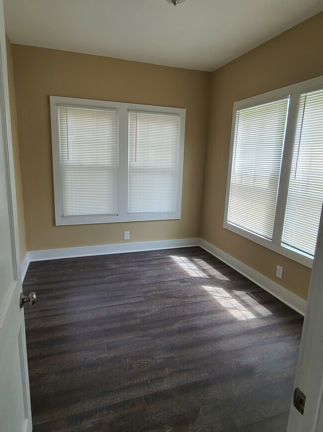 Dormitorio 2 - 100 W Washington St