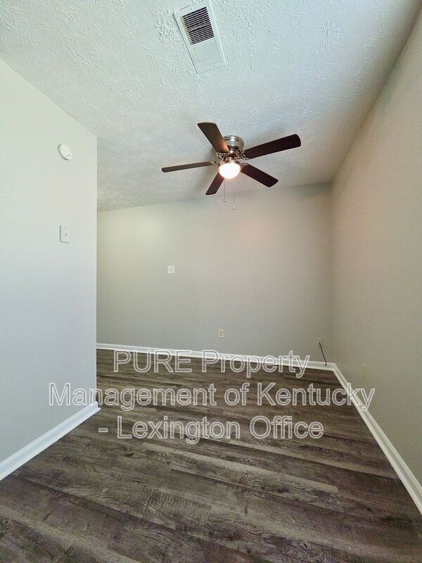 Foto del edificio - 301 Christy Allyn Ct