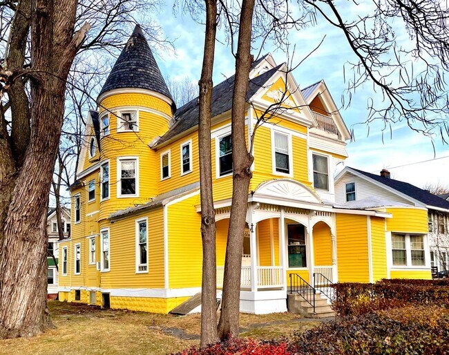 Foto del edificio - 25 Woodlawn Ave