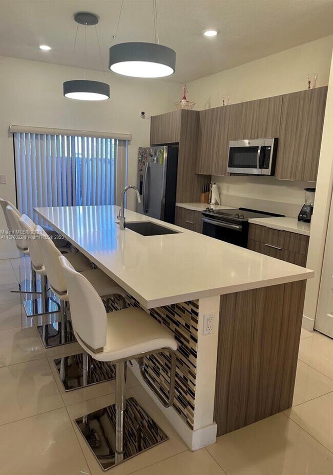 Foto del edificio - 7855 NW 104th Ave