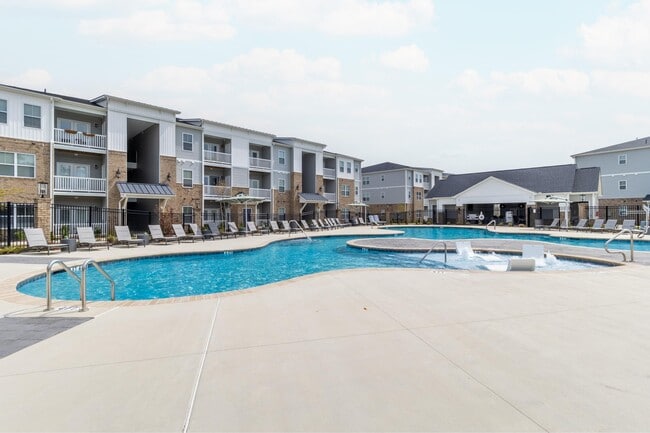 Building Photo - 904 West