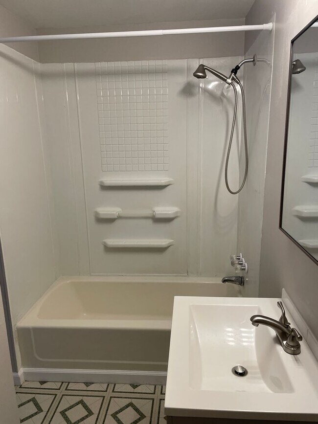 Foto del edificio - 4 Bedroom Home in Huber Heights