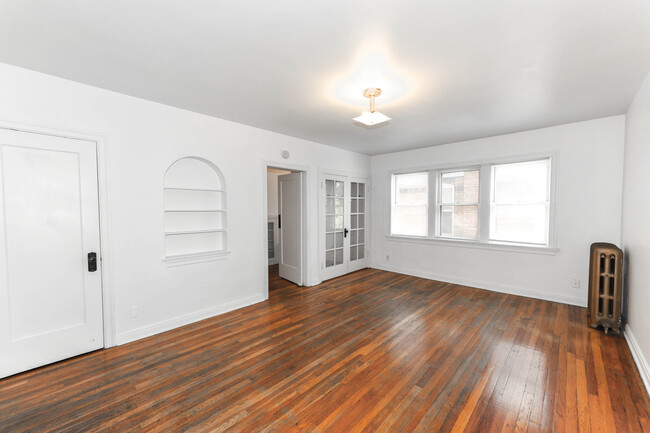 Building Photo - 740 E 300 S