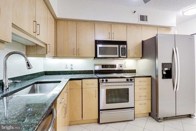 Building Photo - 1300 Crystal Dr